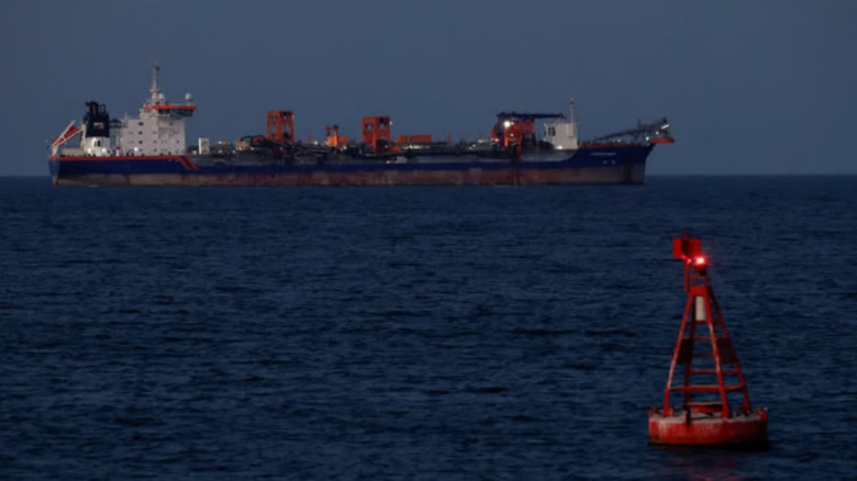 আরব সাগরে বিপদে পড়া জাহাজ থেকে ১৮ নাবিক উদ্ধার, বাংলাদেশিও র