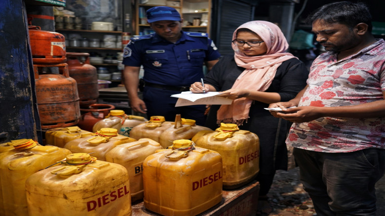 ডিজেল মজুত করে বেশি দামে বিক্রি, বকশীগঞ্জে জরিমানা