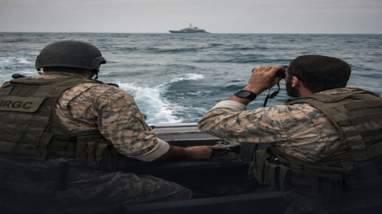 হরমুজ প্রণালিতে পোঁতা মাইন নিয়ে বিপাকে ইরান