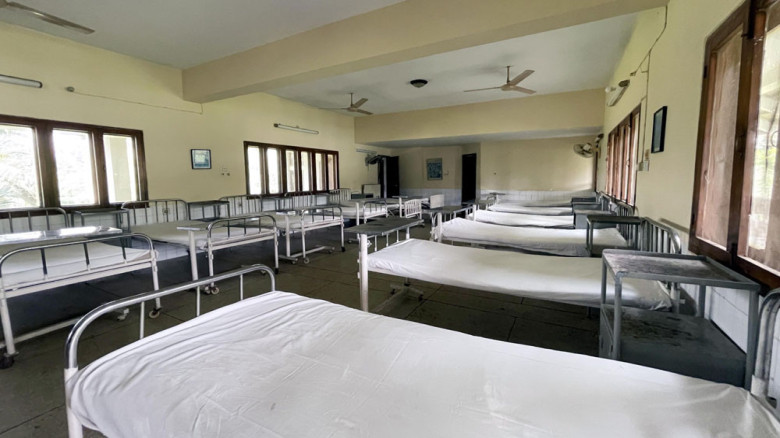 ১৬ দিন ধরে বন্ধ হাসপাতাল, বিপাকে চা শ্রমিক পরিবার