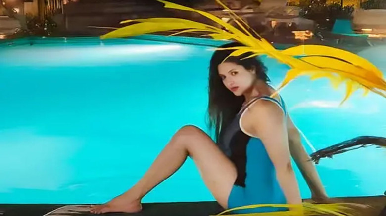 ৩০ সেকেন্ডের ভিডিওতে ঝড় তুললেন পরীমনি