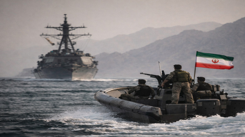 সামরিক জাহাজে ‘চরম পরিণতি’র হুমকি দিল ইরান