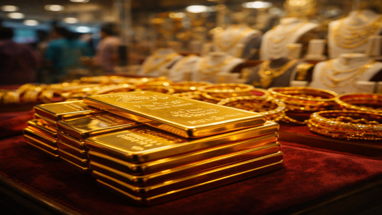 টানা ওঠানামার মধ্যে সোনার দামে আবারও পতন