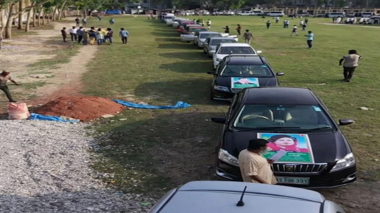 জ্বালানি সংকটে অর্ধশত গাড়ির শোডাউন, সমালোচনায় ছাত্রদল নেতা