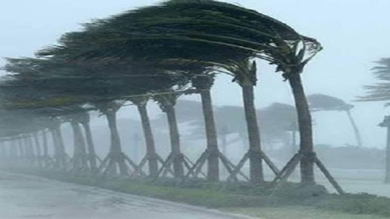 ৩ অঞ্চলে ৬০ কিমি বেগে ঝড়ের আভাস, নদীবন্দরে সতর্ক সংকেত