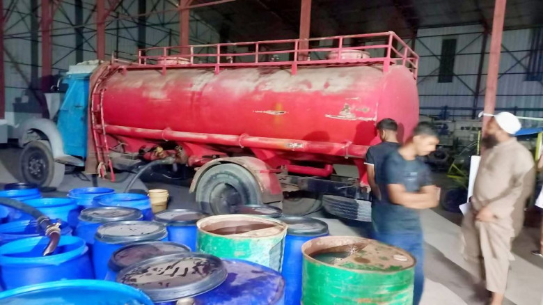 পলাশে ৯ হাজার লিটার ডিজেল জব্দ, ব্যবসায়ীকে জরিমানা