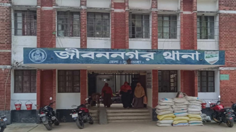 নিজ বাড়িতে ঘুমন্ত অবস্থায় নারীর ওপর হামলা, পরে মৃত্যু