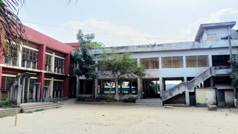 মাত্র ৩ শিক্ষক দিয়ে চলছে সোনারগাঁয়ের সরকারি প্রাথমিক বিদ্যাল
