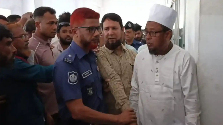 জয়পুরহাটে আ.লীগের ৭ নেতার আত্মসমর্পণ, কারাগারে প্রেরণ...