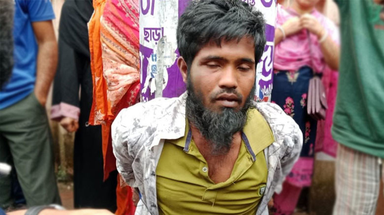 কুমিল্লায় ছাত্রীকে উত্ত্যক্ত, যুবককে বেঁধে গণপিটুনি