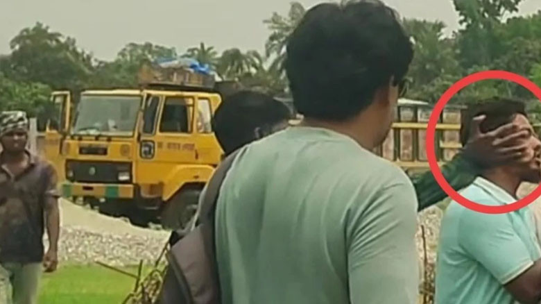 ঠিকাদারকে থাপ্পড় দিলেন ছাত্রদল নেতা, মিনি স্টেডিয়াম নির্মাণে
