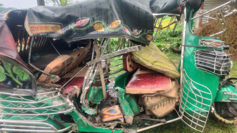 বাস-সিএনজি মুখোমুখি সংঘর্ষে নিহত ২, আহত কয়েকজন