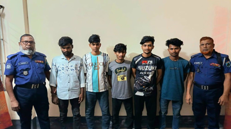 প্রবাসীদের টার্গেট করে প্রতারণা, লালপুরে চক্রের ৫ সদস্য গ্রে