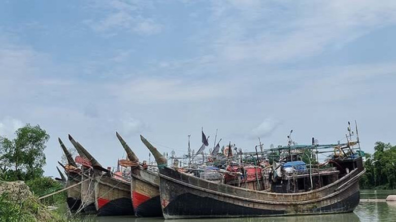 লোকসান ও জলদস্যু আতঙ্কে পেশা ছাড়ার শঙ্কায় জেলেরা