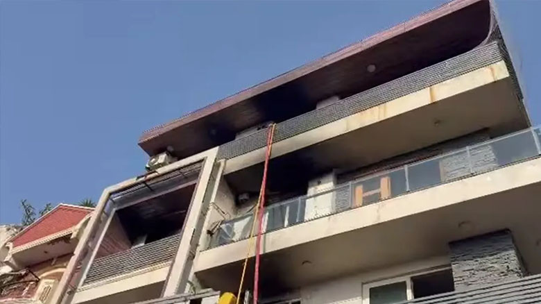 দিল্লিতে আবাসিক ভবনে ভয়াবহ আগুন, নিহত ৪