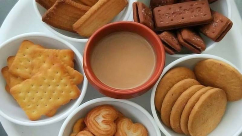 ডায়াবেটিস থাকলে চায়ের সঙ্গে কী খাবেন—বিস্কুট না রস্ক
