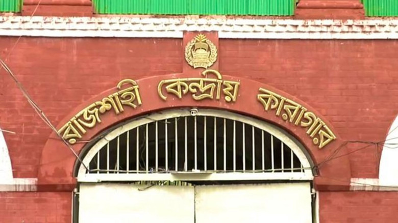 বাবাকে শেষবার দেখাতে কারাফটকে আনা হলো ছেলের মরদেহ