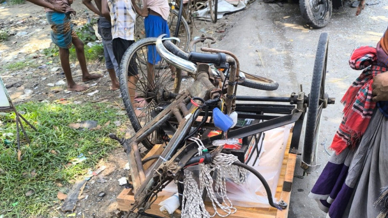 গোপালগঞ্জে ভয়াবহ দুর্ঘটনা, বাসচাপায় প্রাণ গেল ভ্যানচালকের