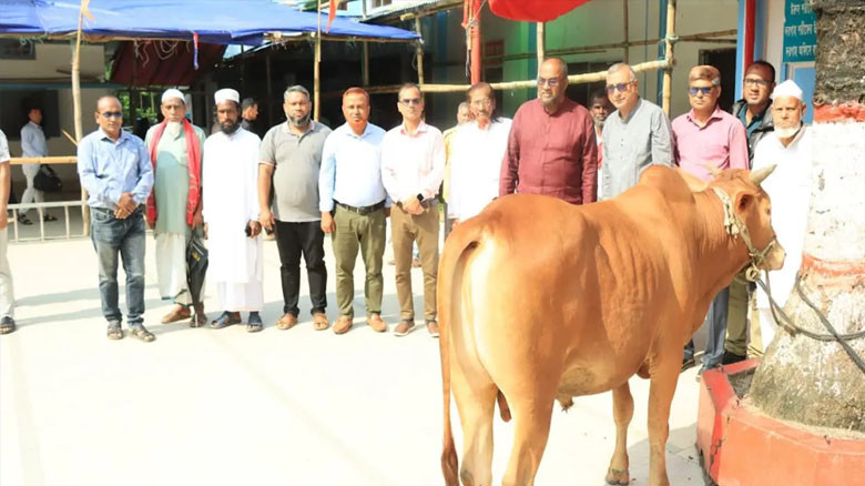 শাহজালাল মাজারের ওরসে প্রধানমন্ত্রীর উপহার হস্তান্তর করলেন স