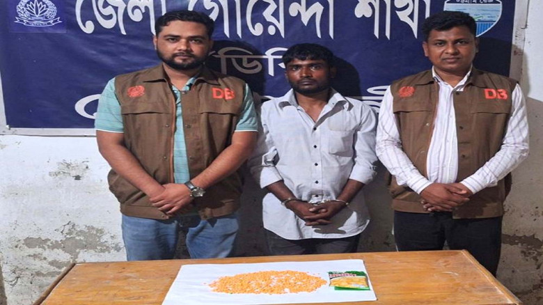 চিপসের প্যাকেটে ১ হাজার ইয়াবা, নোয়াখালীতে মাদক কারবারি আটক