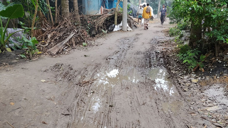 এলজিইডি–পাউবো টানাপোড়েনে ভোগান্তিতে আট গ্রামের মানুষ...