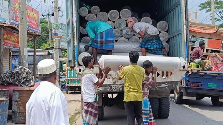 সুবর্ণচরে যুবদল নেতার গোডাউনে চোরাই কাপড়, ডিবির অভিযান