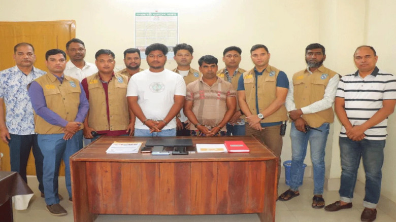 রংপুরে অনলাইন প্রতারণা চক্রের ২৫ সদস্যের তথ্য, আটক ২...
