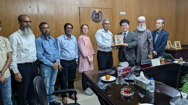 উপাচার্যের সাথে জেট্রো ও জেন মিরাই জাপান গ্রুপের প্রতিনিধিদল