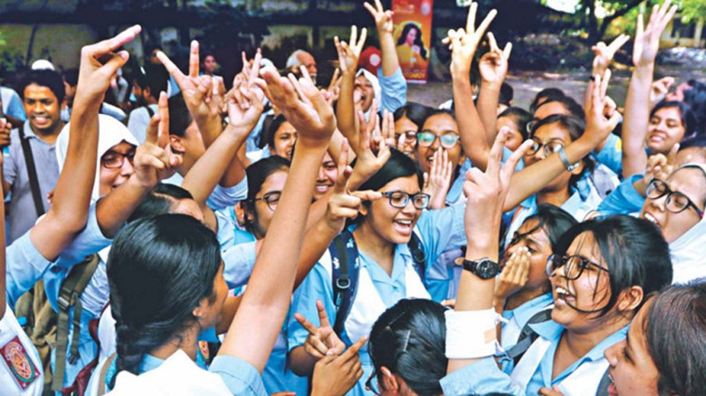 অসচ্ছল শিক্ষার্থীদের জন্য ৬ হাজার টাকার ভর্তি সহায়তা