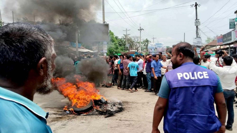 ভোলায় সড়ক অবরোধ করে জাকিরের মুক্তির দাবি