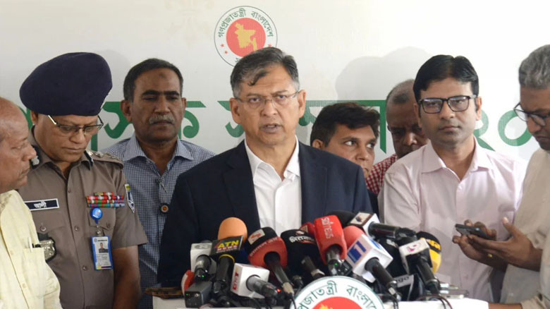 ১০ হাজার অস্ত্র উদ্ধারে ডিসিদের কঠোর নির্দেশ স্বরাষ্ট্রমন্ত্