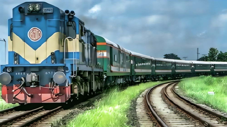 এগারোসিন্দুর ট্রেনে ১৬০ শোভন আসন বন্ধে ভোগান্তিতে যাত্রী