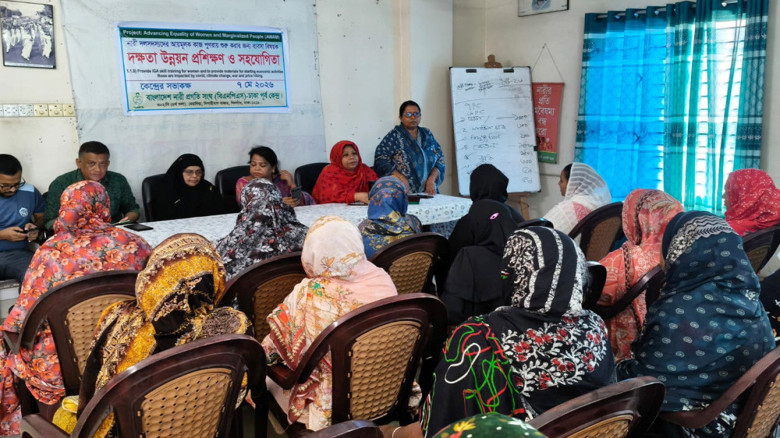 নারীদের আয়মূলক কাজে সম্পৃক্ত করতে সহযোগিতা বাড়ানোর দাবি