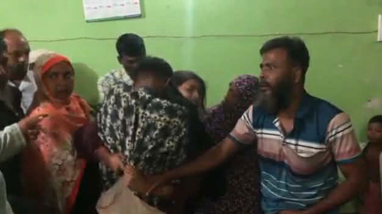 বিচ্ছেদের সিদ্ধান্তে কান্নায় ভেঙে পড়ল প্রেমিক-প্রেমিকা