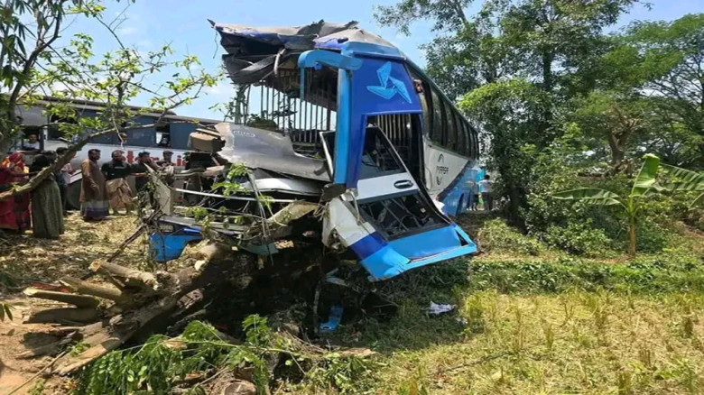 চট্টগ্রামের লোহাগাড়ায় বাস দুর্ঘটনায় নিহতের সংখ্যা বাড়তে পারে