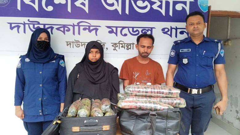কুমিল্লায় বাসে তল্লাশি, ১৮ কেজি গাঁজাসহ দুইজন আটক
