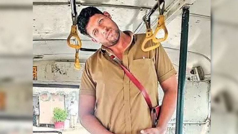 বাসের ভেতরে সোজা হয়ে দাঁড়াতে পারেন না, বদলি দায়িত্ব পেলেন কন