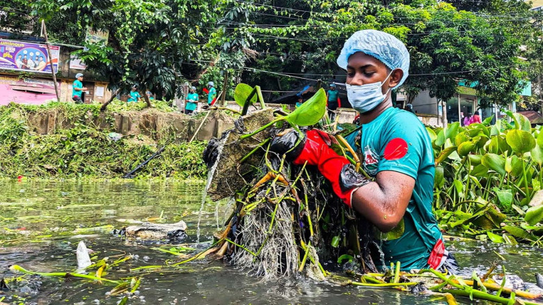 মুন্সীগঞ্জে প্রাচীন পুকুর পরিষ্কারে প্রশাসনের বিশেষ অভিযান