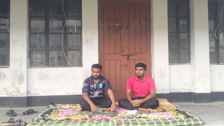 ইবিতে হলে সিট সংকট, প্রভোস্ট কার্যালয়ে তালা দিয়ে শিক্ষার্থীদ
