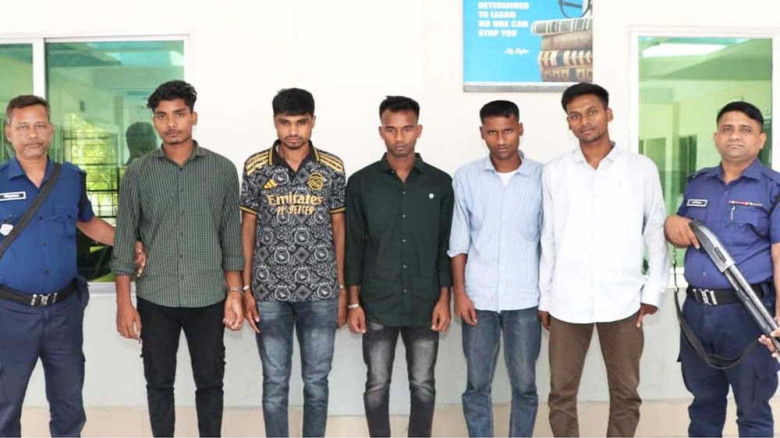 পুলিশ নিয়োগ পরীক্ষায় ইলেকট্রনিক ডিভাইসসহ ৫ পরীক্ষার্থী আটক