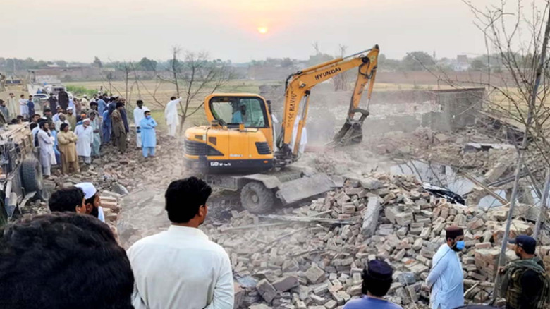 পাকিস্তানে পুলিশ চেকপোস্টে ভয়াবহ বোমা হামলা, নিহত ১২