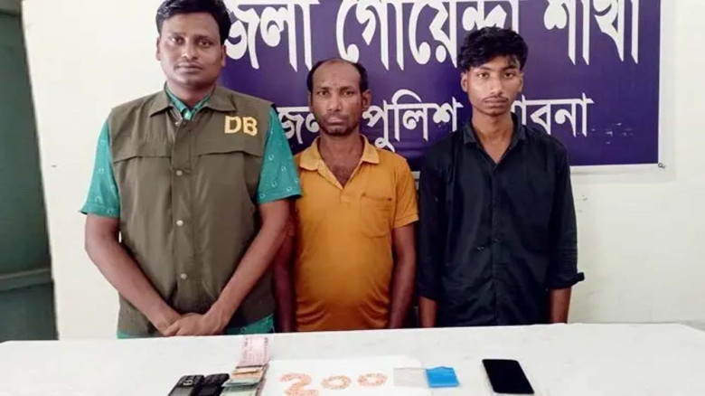 পাবনায় ইয়াবাসহ বাবা-ছেলেকে আটক করল ডিবি পুলিশ
