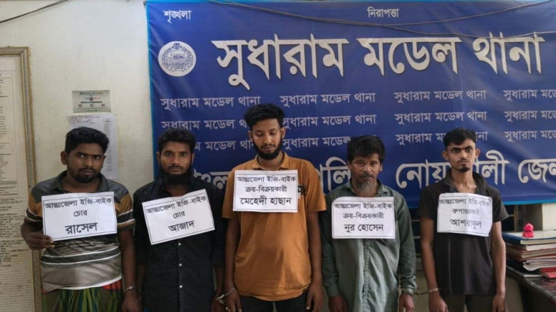 নোয়াখালীতে চোরাই অটোরিকশা উদ্ধার, চক্রের ৫ সদস্য আটক