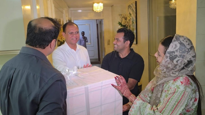 বিয়ের অনুষ্ঠানে চমক দেওয়ার পর নবদম্পতিকে উপহার পাঠালেন প্রধা