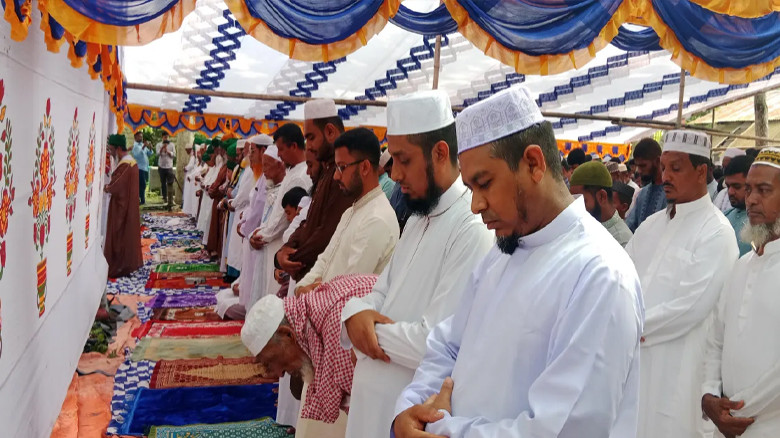 সৌদি আরব অনুসরণে চাঁদপুরের বহু গ্রামে ঈদুল আজহা পালিত