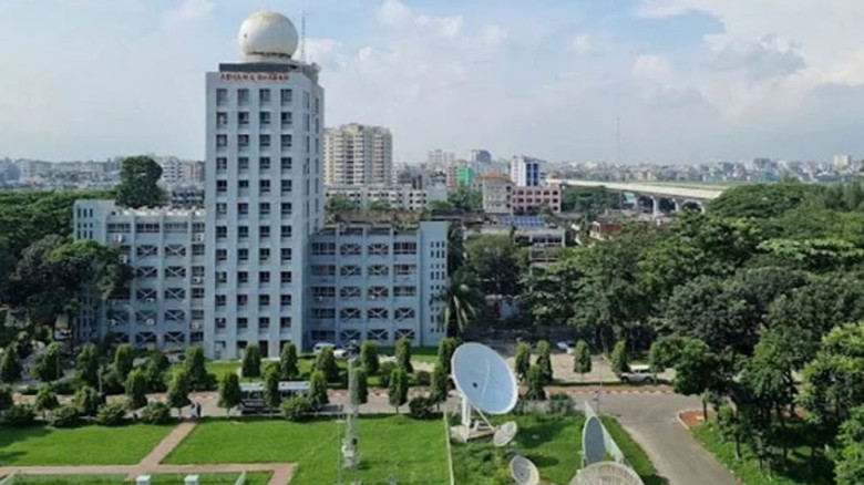 ঢাকায় দুপুরের মধ্যে বজ্রসহ বৃষ্টির আভাস, বাড়তে পারে গরমের তী
