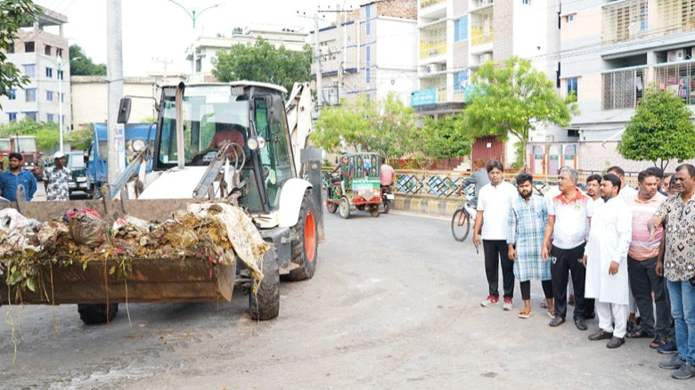 ৮ ঘণ্টার মধ্যেই পরিচ্ছন্ন রাজশাহী, কথা রাখলেন রাসিক প্রশাসক...