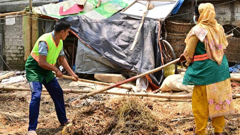 বর্জ্য অপসারণে দ্বিতীয় দিনেও ডিএসসিসির পরিচ্ছন্নতা অভিযান অ