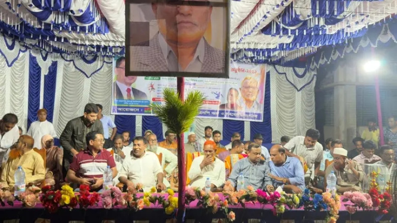 পুঠিয়ার মাঝপাড়ায় ফুটবল  টুর্নামেন্ট অনুষ্ঠিত হয়েছে