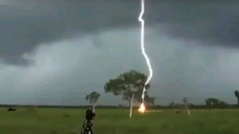 মাঠে গরু আনতে গিয়ে কৃষকের বজ্রাঘাতে মৃত্যু